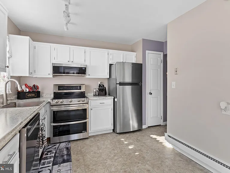 224 Huntington Dr — Photo 14