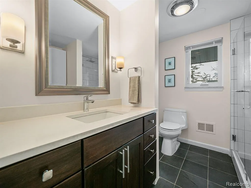 3 bed, 2131 sqft, $4,250 — Photo 4