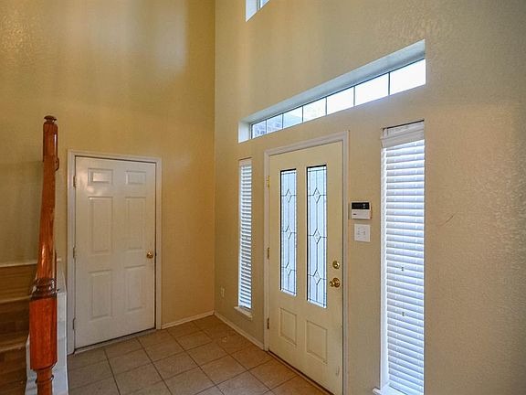 4th image of 16710 New Market Ln