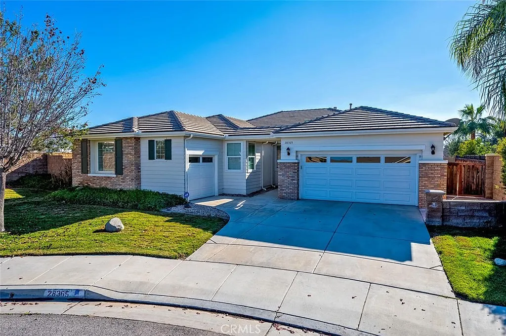 3 bed, 2.5 bath, 2325 sqft, $3,500 — Photo 1