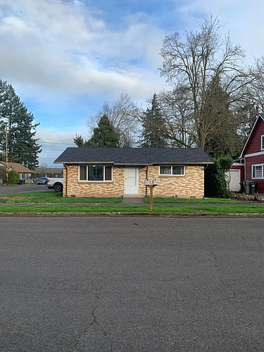390 Laurel St Photo 1