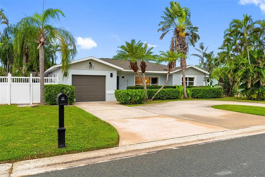 3 bed, 3.0 bath, 2242 sqft, $6,800 — Photo 1