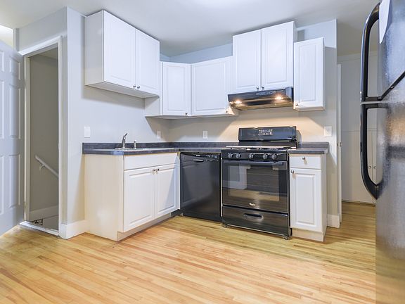 3rd image of 170 15th Ave NE #1