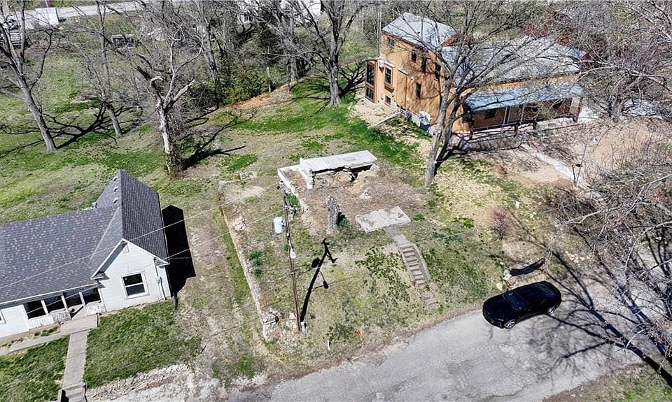 1st image of 729 Rock St