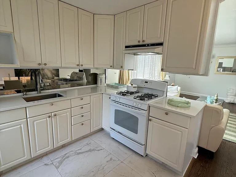 35 Sternberger Ave #A — Photo 11