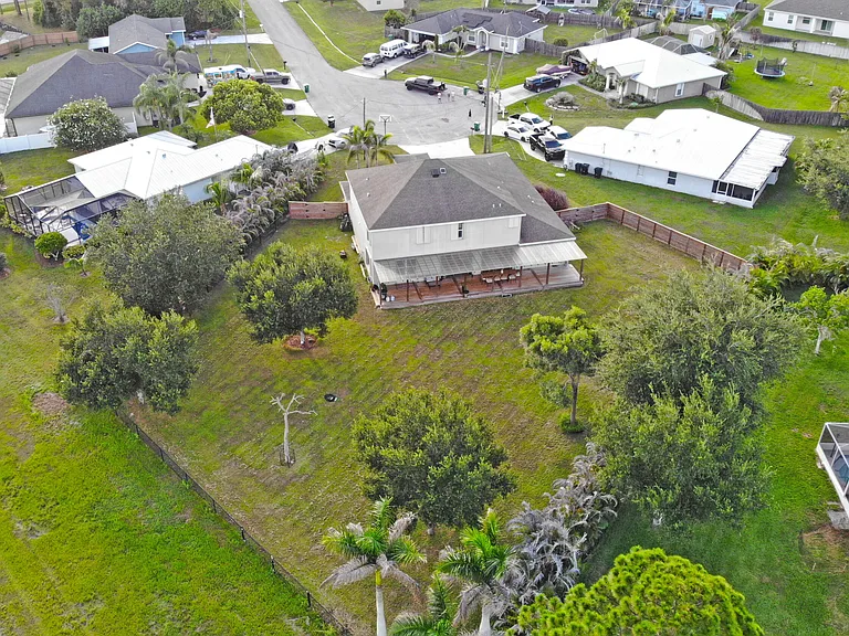 5648 NW Lorna Ct — Photo 48