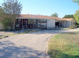 215 S Robertson Rd, Kerrville, TX 78028