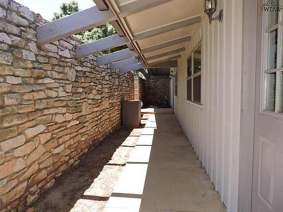 2nd image of 4202 Briar Cliff Dr