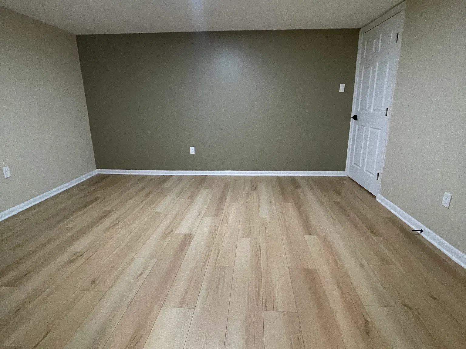 3 bed, 1408 sqft, $1,000 — Photo 2