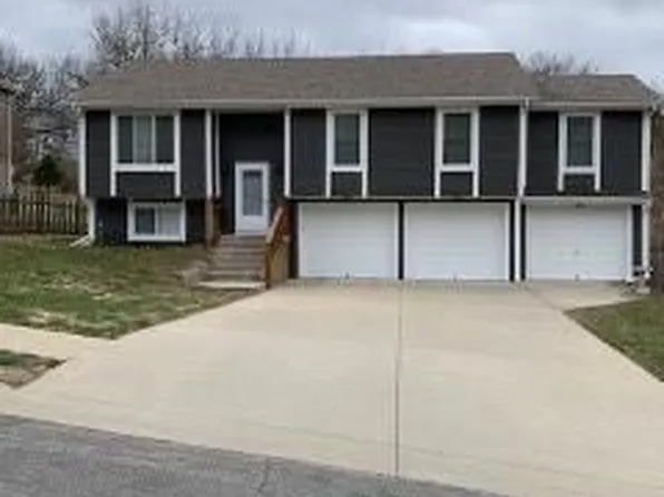 71 Evergreen St, Leavenworth, KS 66048