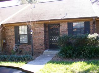 6 Cove Ln, Eustis, FL 32726