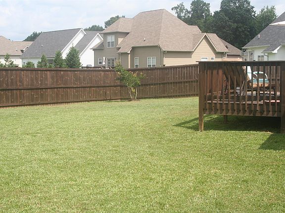 4th image of 323 Sheffield Dr