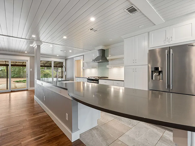 2607 N Shields Dr — Photo 6