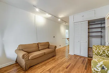 Rented by Barkoff Residential 