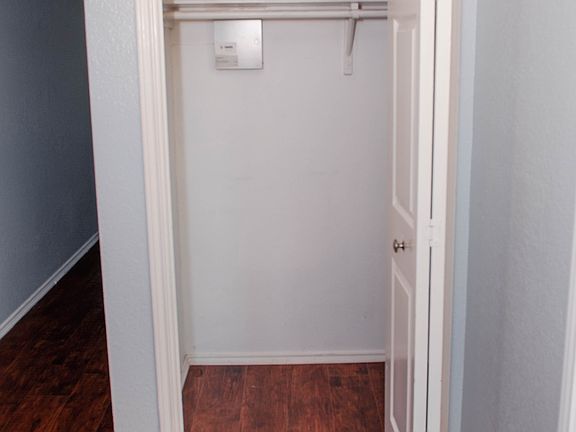 2nd image of 1002 Cresswell Dr