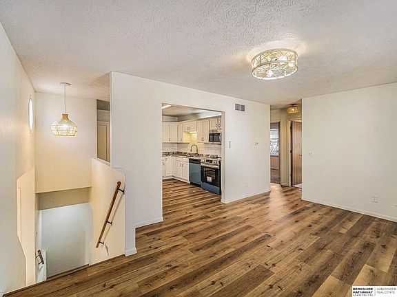 5th image of 427 NW 20th St