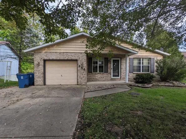 686 Oak Trl, Collinsville, IL 62234