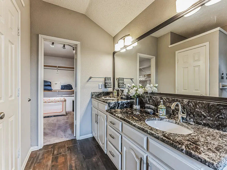 821 Cornell Ln — Photo 24