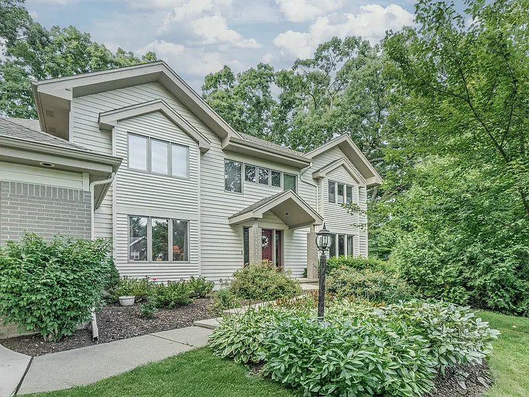 7126 New Washburn Way — Photo 2
