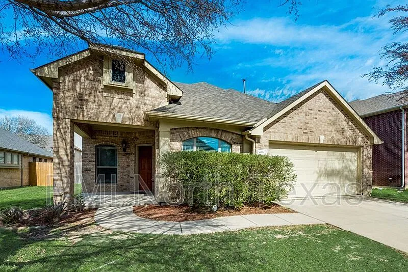 3 bed, 2.0 bath, 2010 sqft, $2,295 — Photo 4