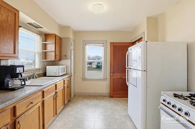 905 N Everett St — Photo 5