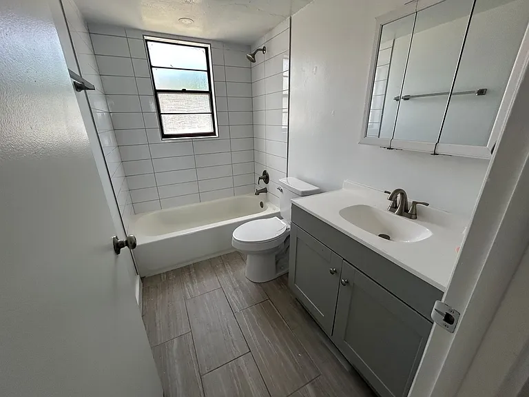 4712 SE 5th Pl — Photo 6