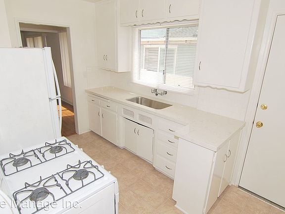5th image of 219 Granada Ave APT A