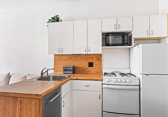 4th image of 1724 2nd Ave APT 3D