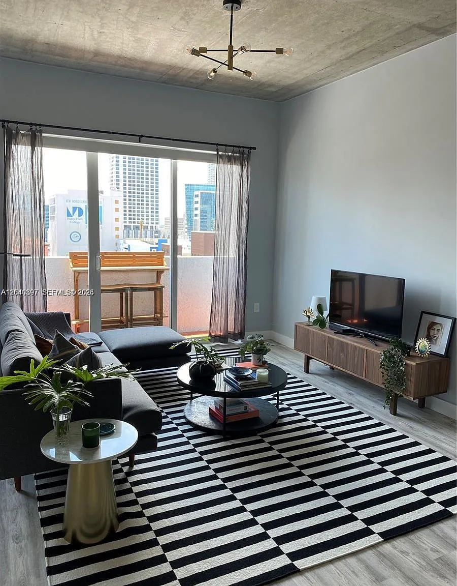The Loft Downtown Ii Cond — Photo 1