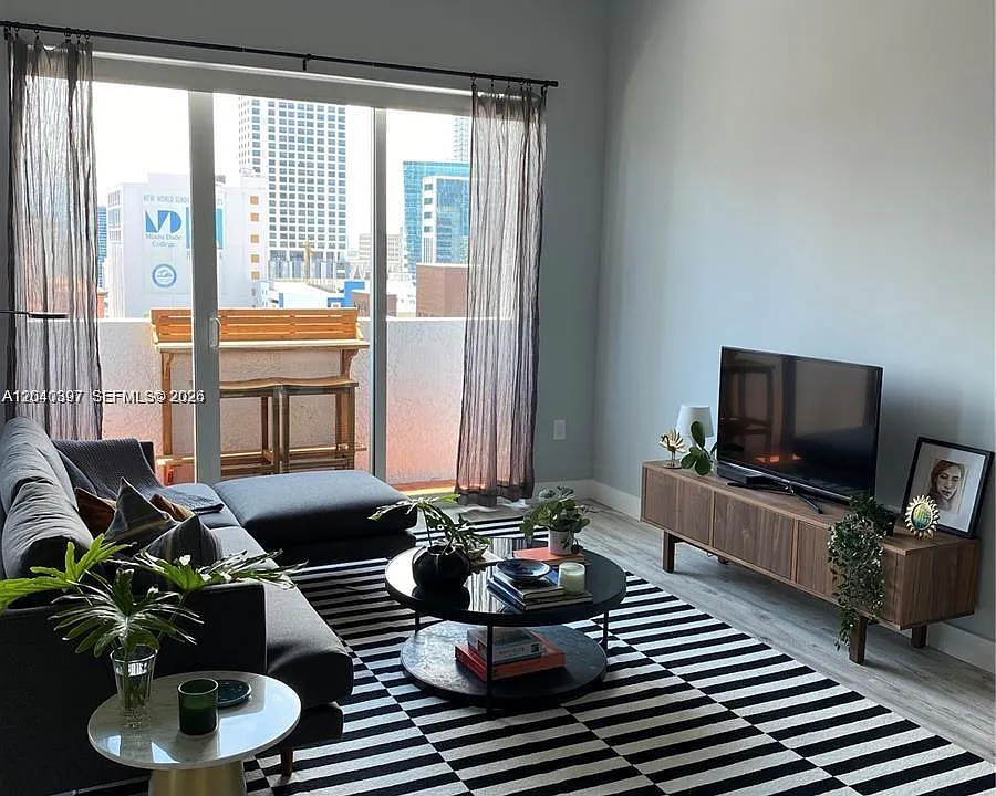 133 NE 2nd Ave #915