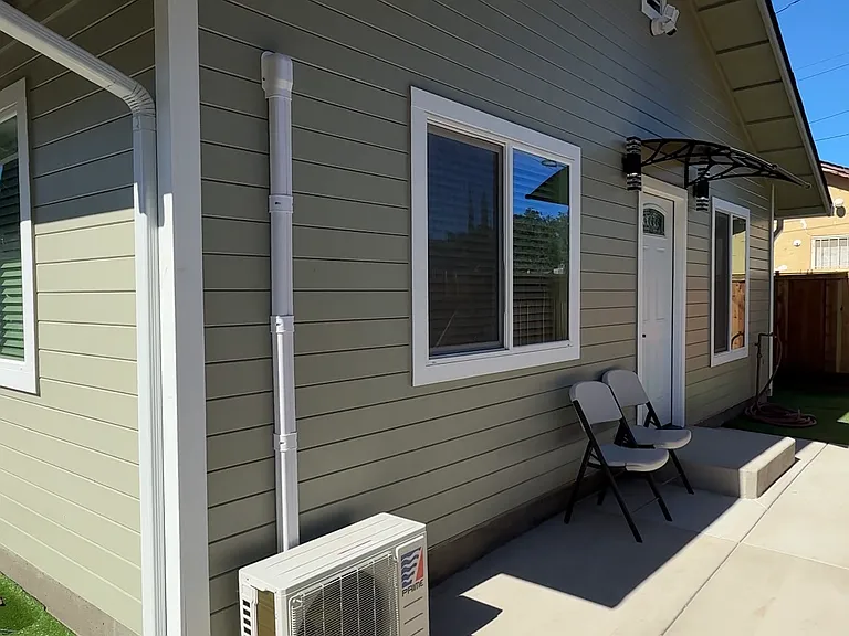 122B Pine St — Photo 2