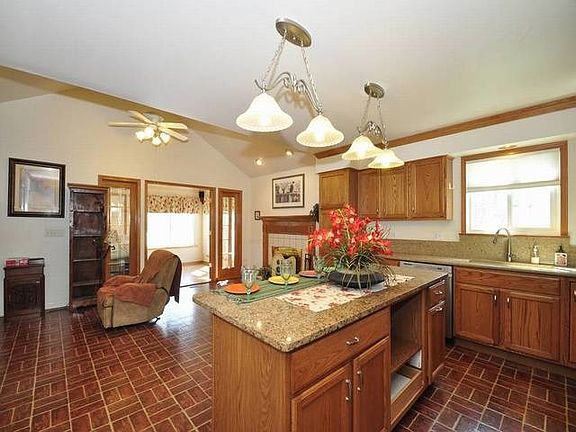 4th image of 3326 Hampshire Ln