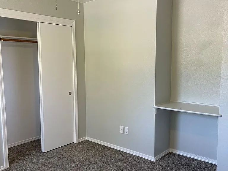 519 E Florida Ave — Photo 9