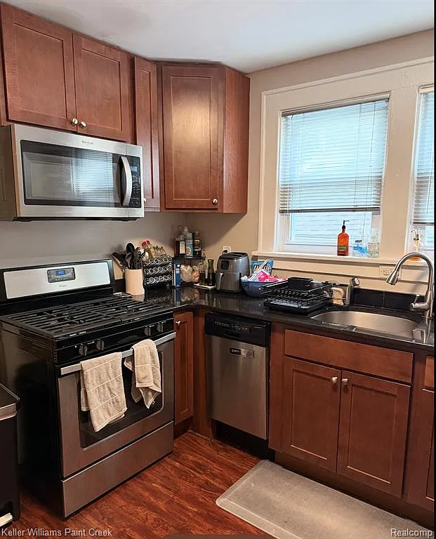 2 bed, 2.0 bath, 1551 sqft, $2,900 — Photo 2