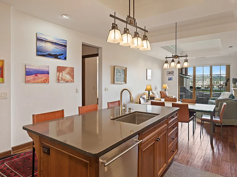363 SW Bluff Dr #102 — Photo 9