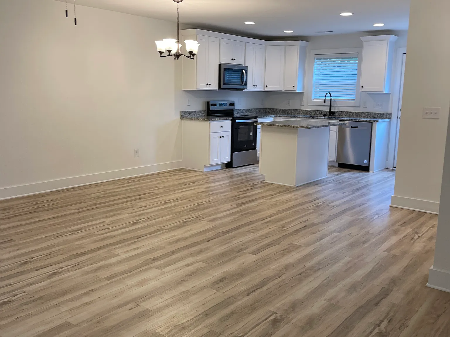 3 bed, 2.5 bath, 1333 sqft, $1,750 — Photo 2
