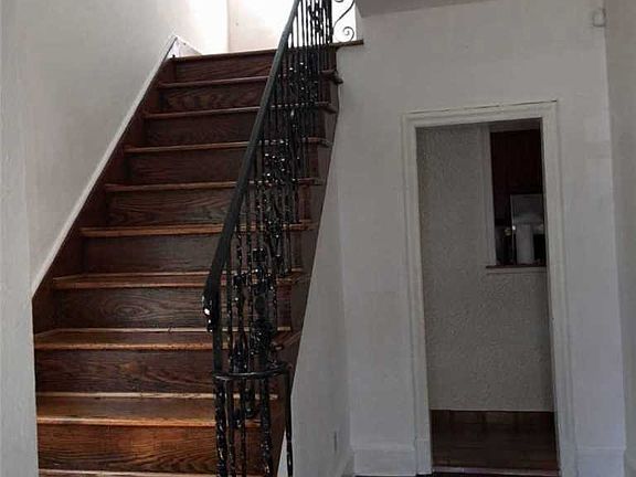 5th image of 16 Brokaw Ln