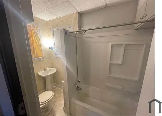 1023 Washington Ave #1 — Photo 5