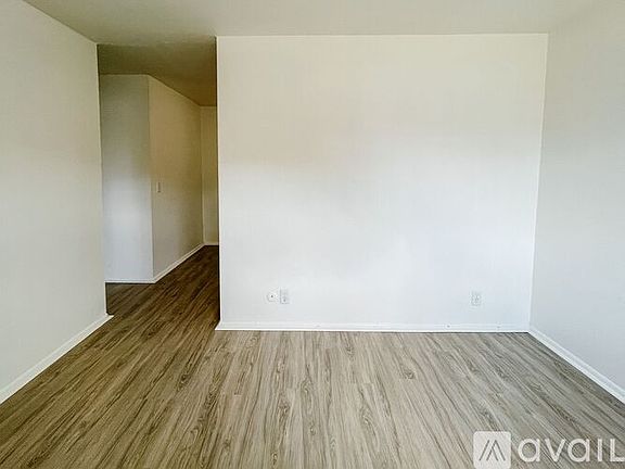 5th image of 2201 S Marsh Ave