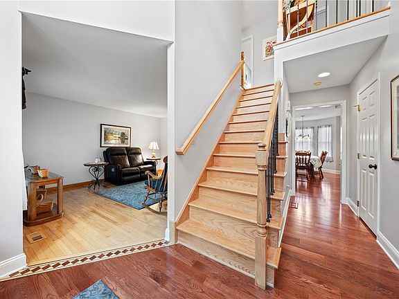 3rd image of 4568 Greenfield Rd