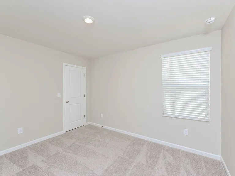 198 Pond Ct — Photo 17