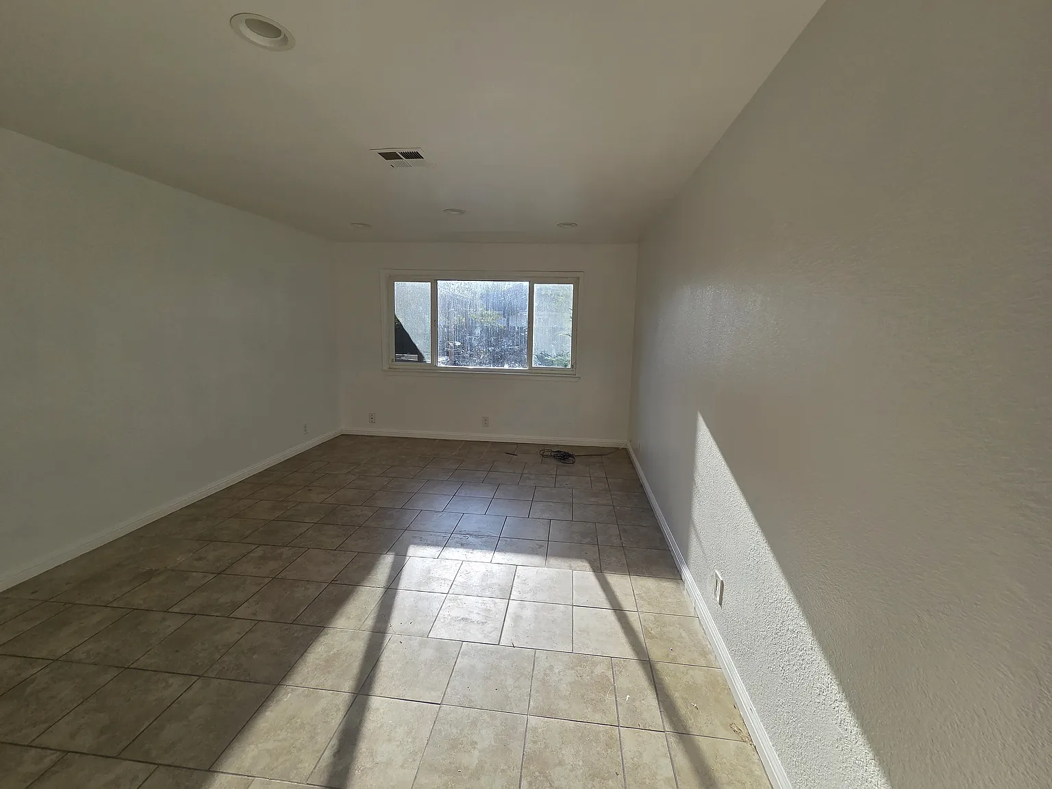 4 bed, 2.5 bath, 1962 sqft, $2,800 — Photo 4