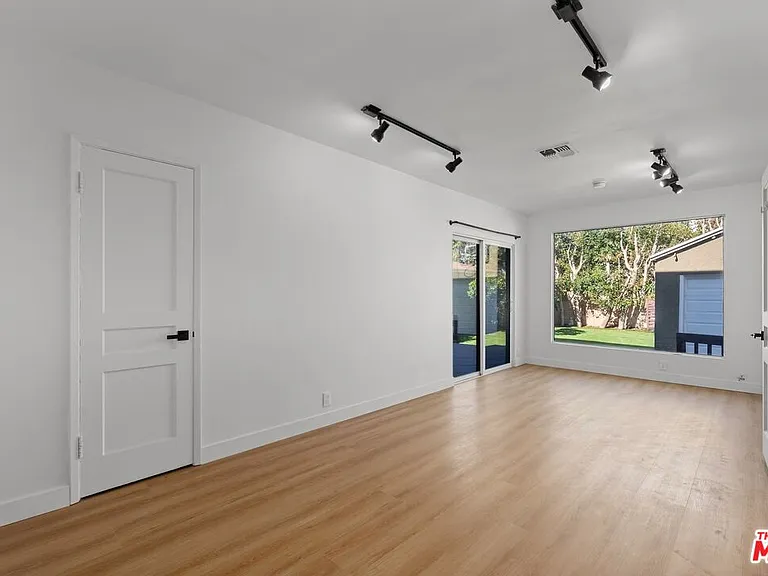 2522 Armacost Ave — Photo 21