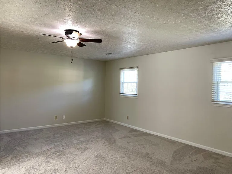 4536 Woodlawn Lake Dr — Photo 25