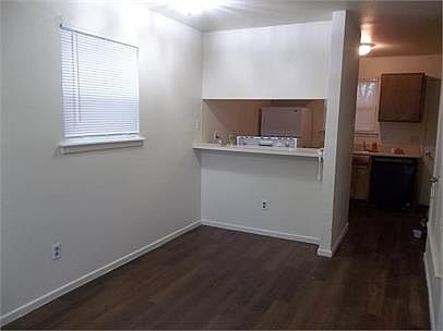 2nd image of 658 Mill St #B