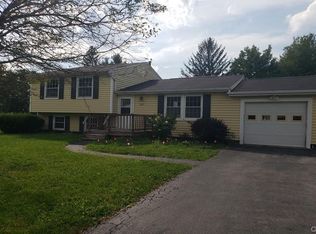 8015 Crockett Dr, Cicero, NY 13039