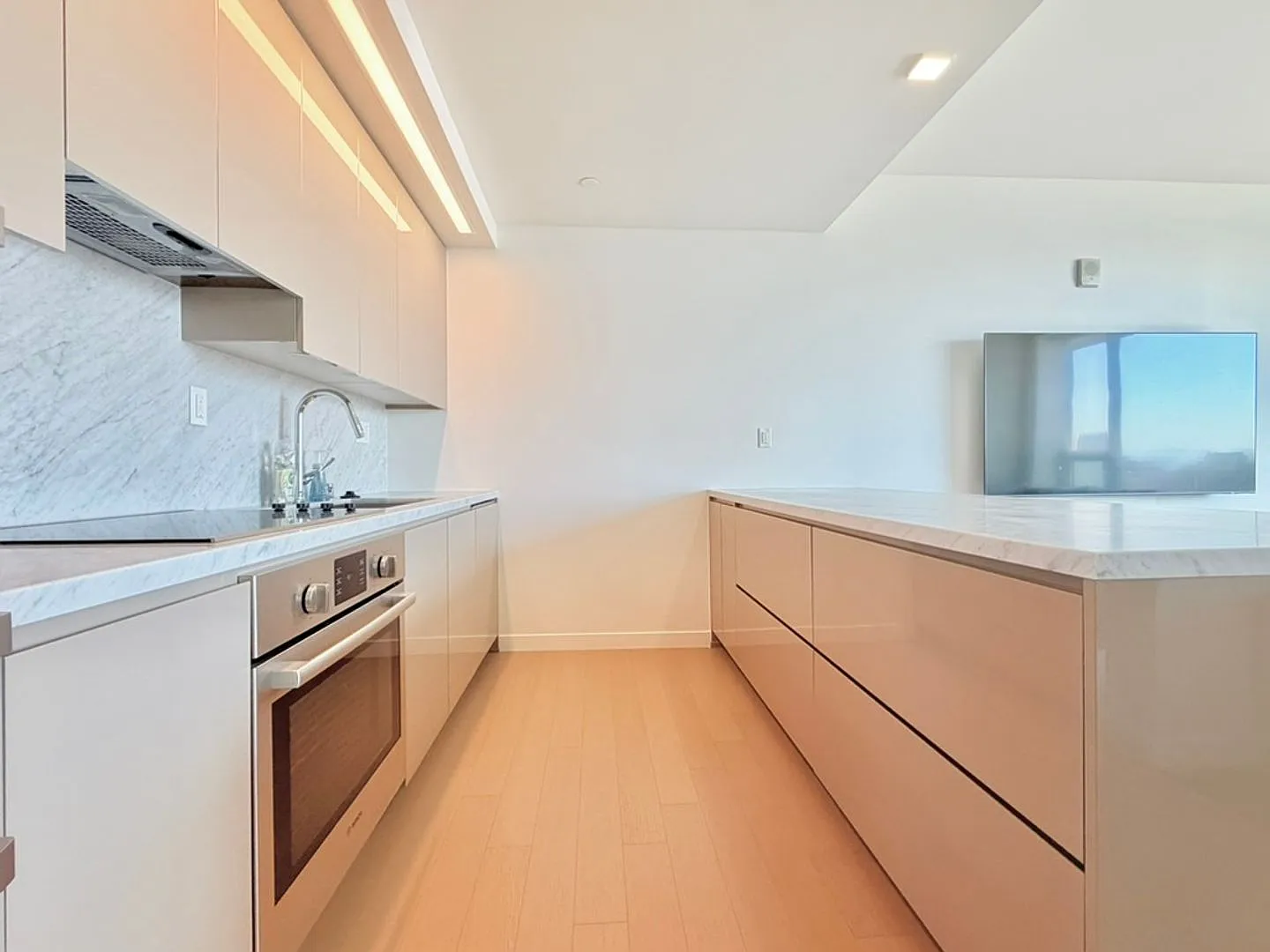 2 bedroom 2 bath Highrise — Photo 4