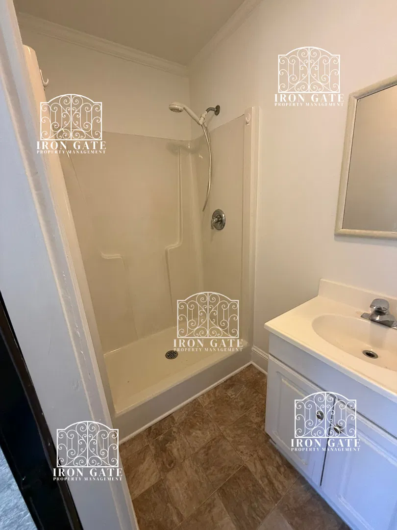2-3 Bedroom / 2 Full Bath - 212 Pine Lane — Photo 4