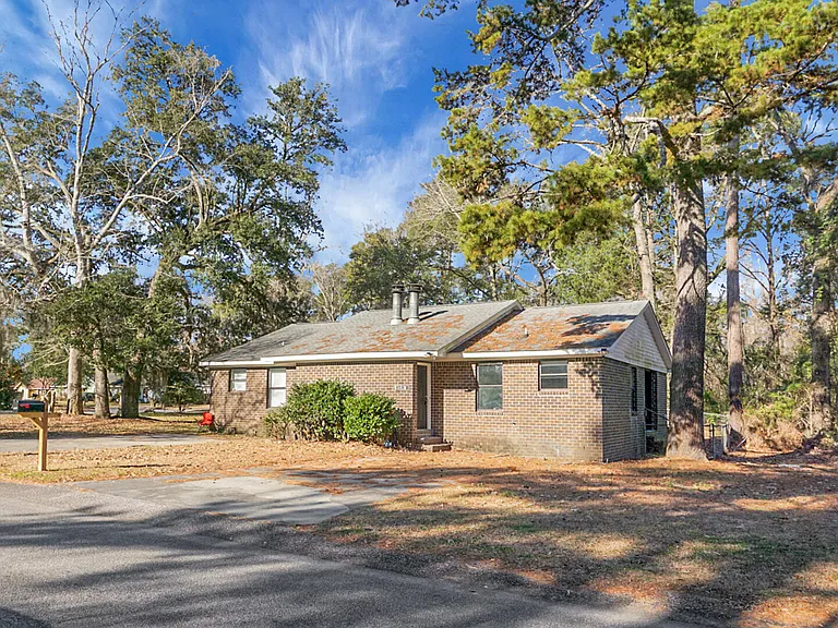 158 Hummingbird Ave #B — Photo 5