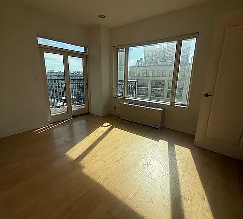 2nd image of 189 Bridge St APT 7A